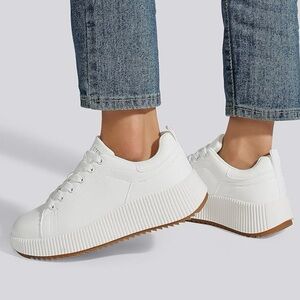 NWOT- Nicole Miller White Platform Sneaker. Size: 7.5